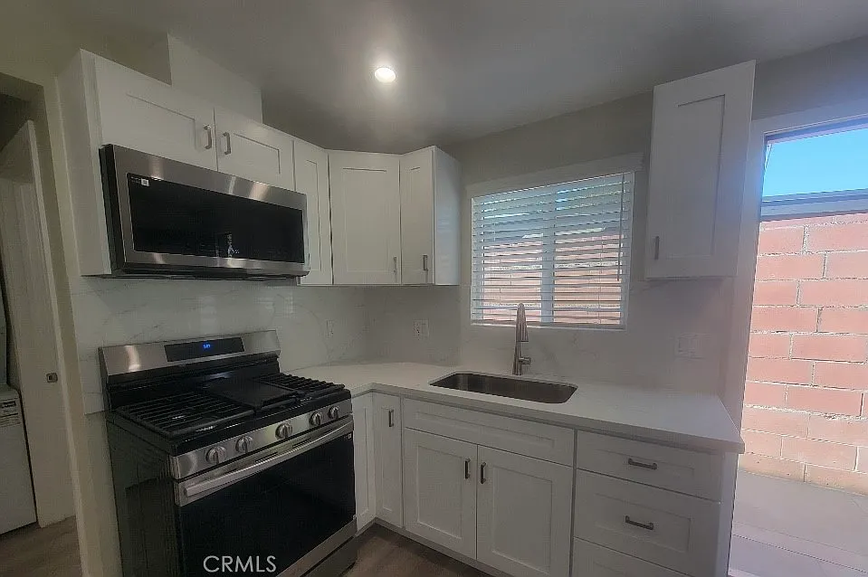1 bed, 429 sqft, $2,200 — Photo 4