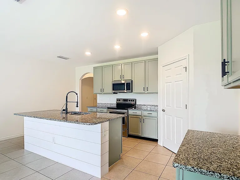 3230 33rd Ave NE — Photo 6