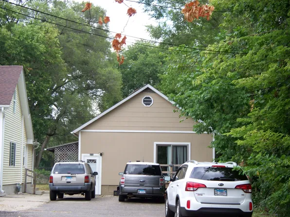 414 1/2 E Walnut St #B, Oglesby, IL 61348