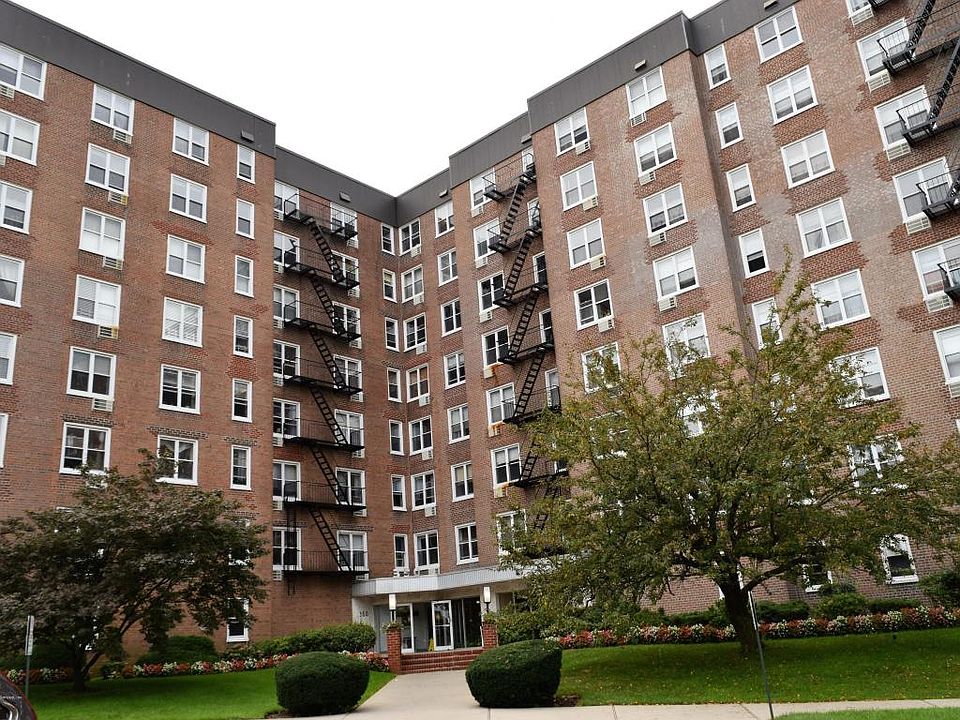 1st image of 350 Richmond Ter APT 1C