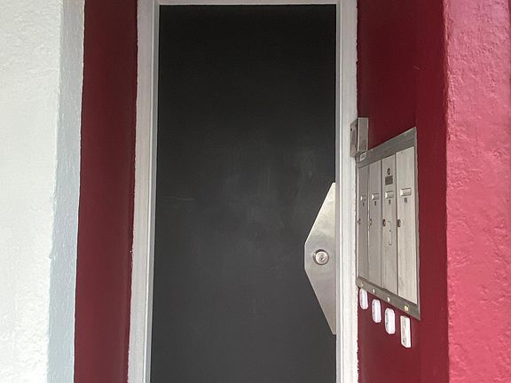 2nd image of 526 Green St APT 4