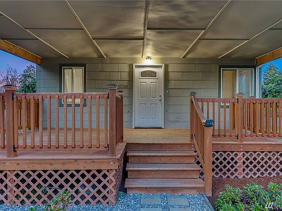 Exterior Front Entry