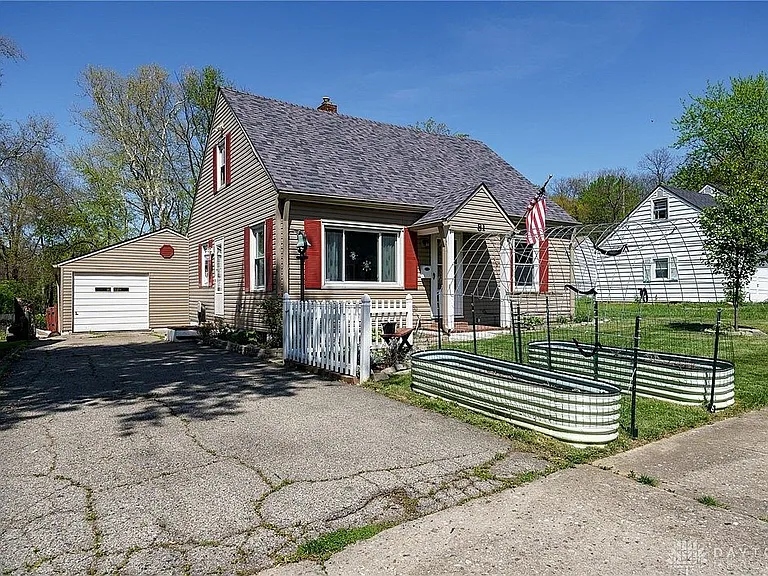 81 Thorpe Dr — Photo 1