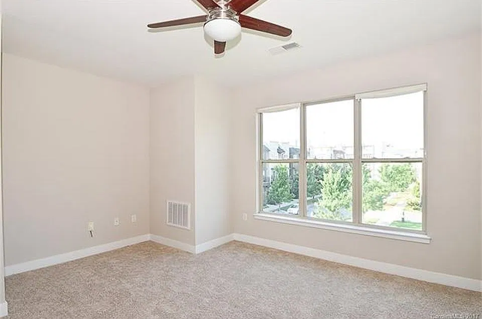 3 bed, 1380 sqft, $898 — Photo 4