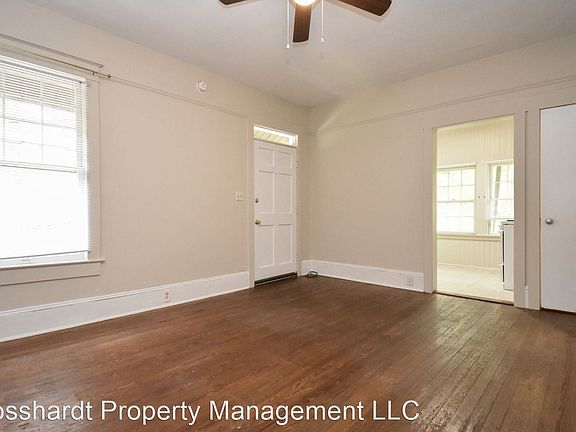 3rd image of 805 NE 2nd St #2