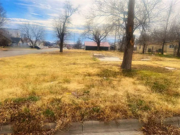 709 10th Ave, Dodge City, KS 67801