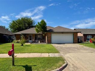 1340 NW 9th St, Moore, OK 73170