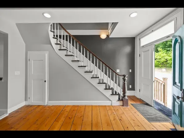 79 S 3rd St, Hudson, NY 12534