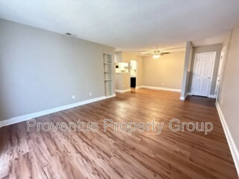 2 bed, 1.0 bath, 937 sqft, $1,200 — Photo 2