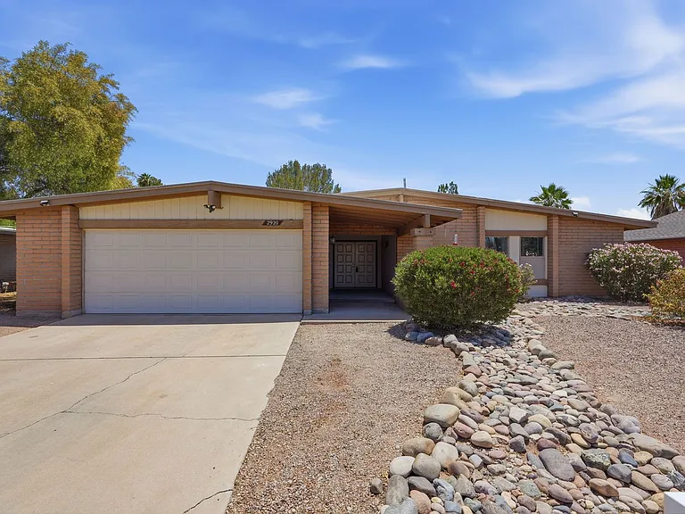 2920 N La Chiquita Ave — Photo 1
