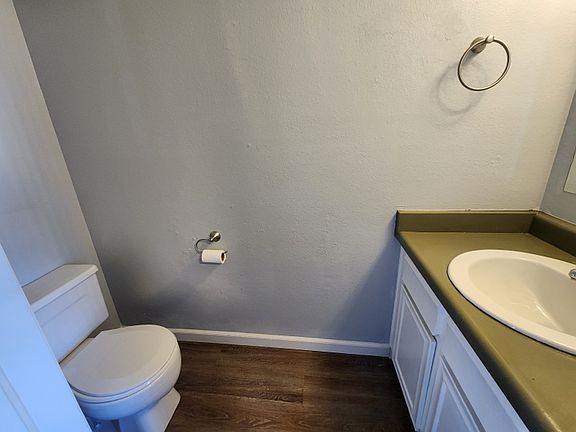3rd image of 41-47 Castle Royal Dr