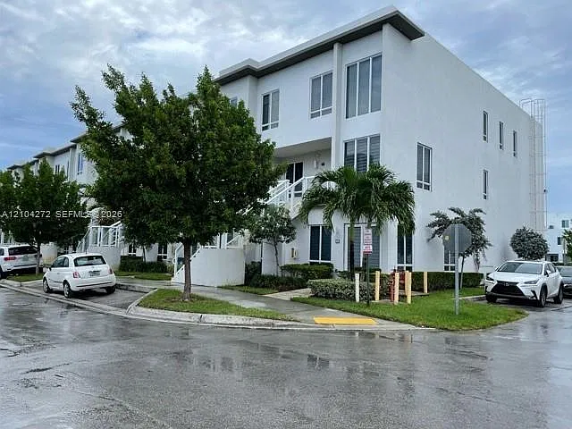 Landmark At Doral Condo 2 — Photo 1