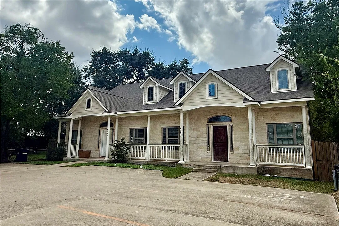 402 Nimitz St — Photo 2