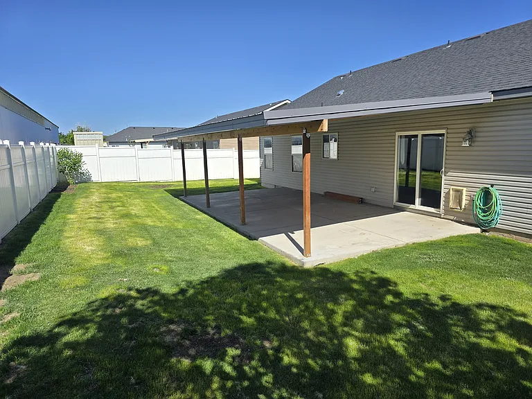 1643 Vista Dr — Photo 18