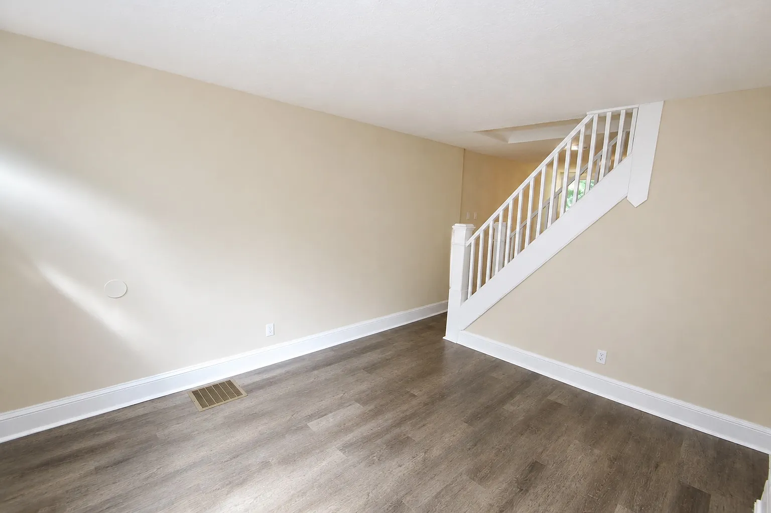3 bed, 1204 sqft, $1,950 — Photo 4