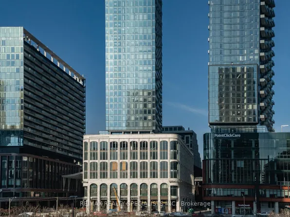 470 Front St W, Toronto, ON