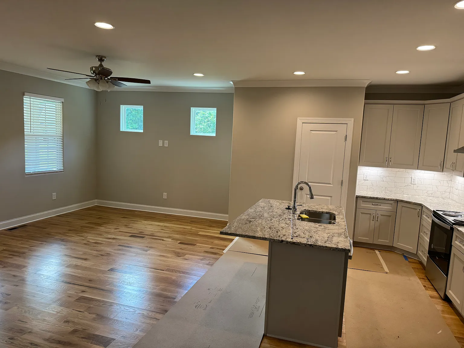 3 bed, 2.5 bath, 2100 sqft, $2,450 — Photo 4