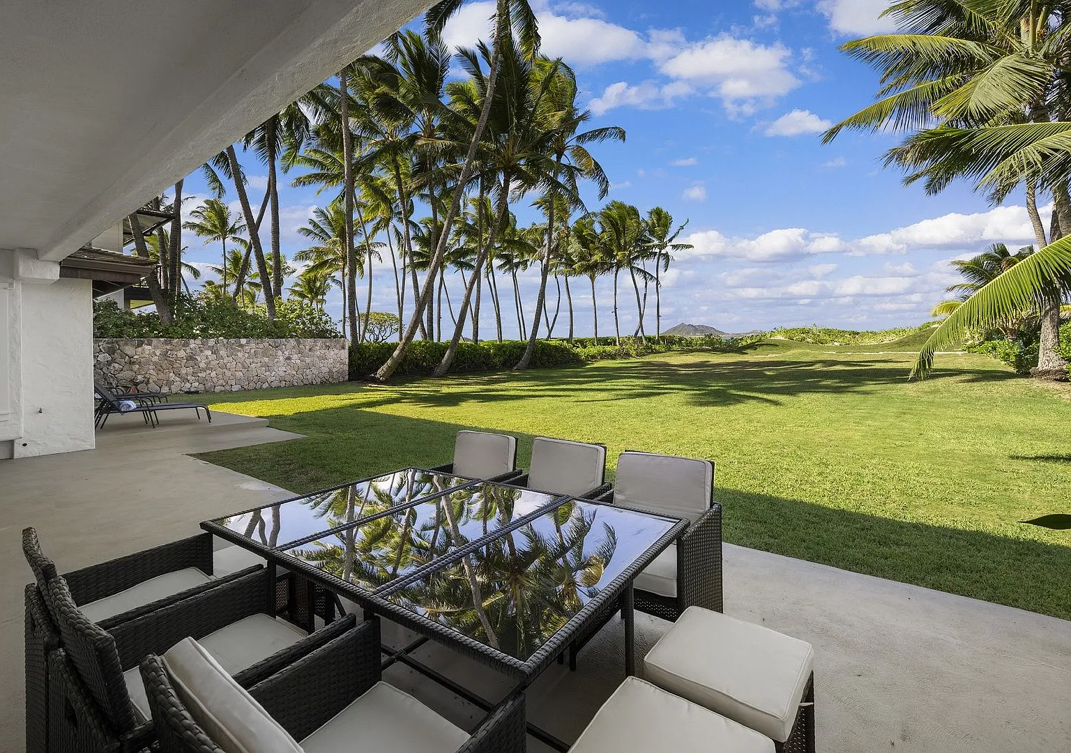 Ocean View Villa w/Beach as Backyard, Walk to Attractions: Kailua Hale Kahakai — Photo 2