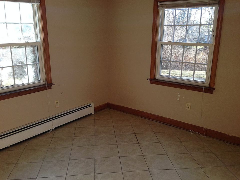 1st image of 10 Danbury Dr APT 5