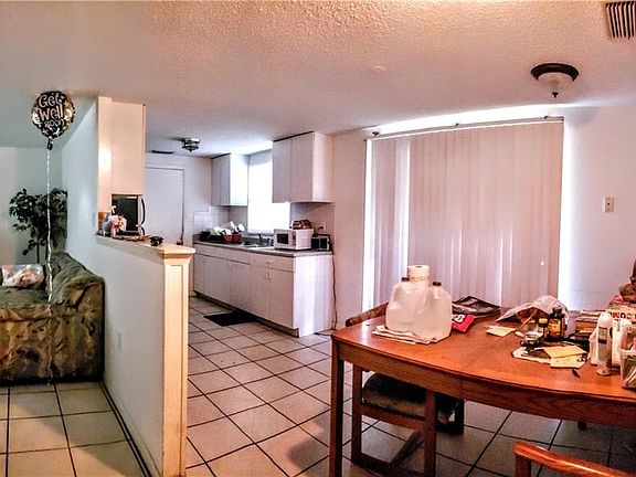 3rd image of 1421 Crescent Pl