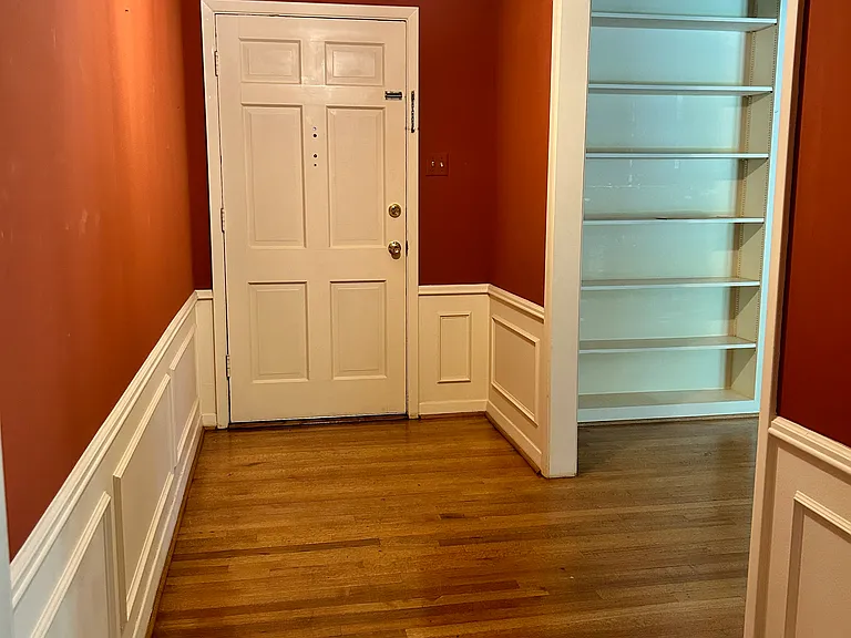 7214 Sharpview Dr — Photo 2