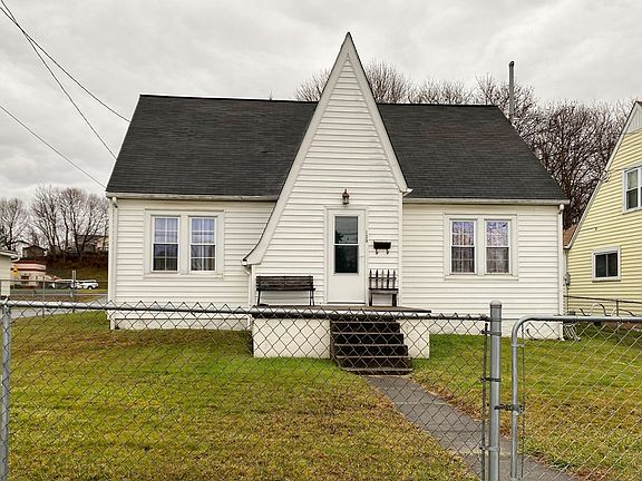 3rd image of 135 Richards St