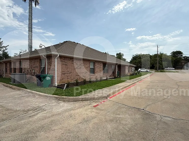 2335 N Elm St #1 — Photo 6