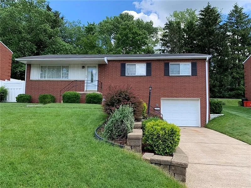 166 McKenzie Dr photo 1