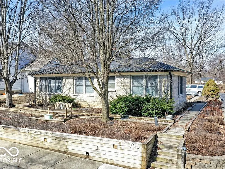 760 W Pine St — Photo 36