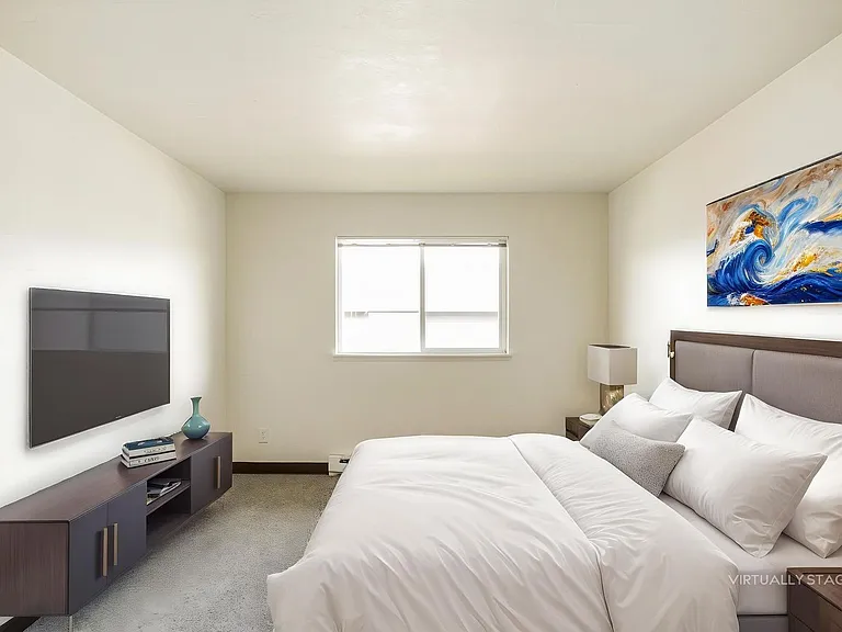 Brighton Park East Apartments — Photo 14