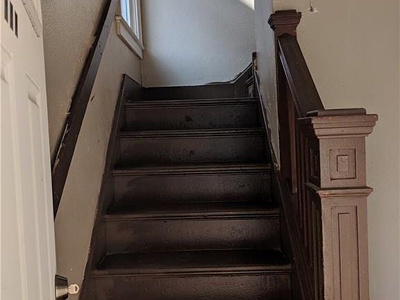 4th image of 117 E Beard Ave #19