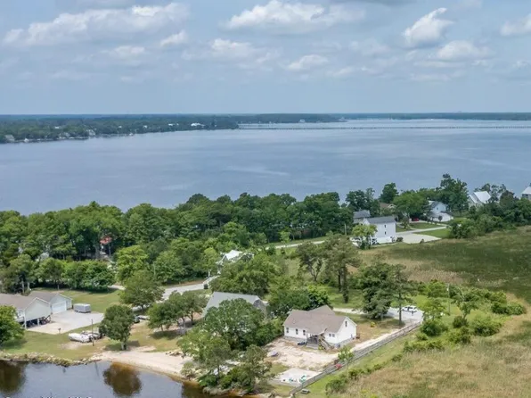 52 Riverside Drive, New Bern, NC 28560