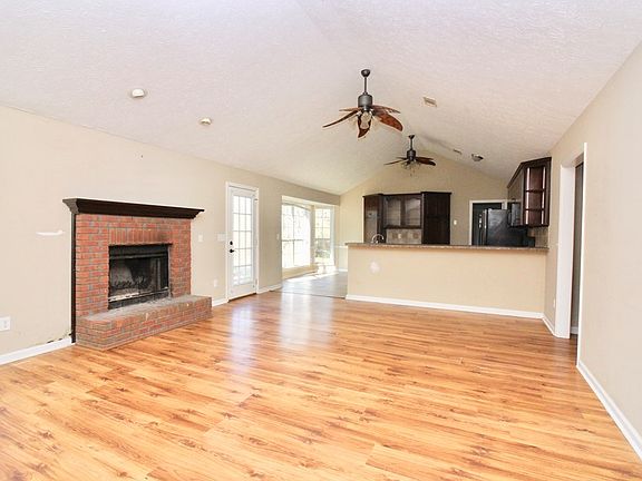 2nd image of 547 Lee Road 959