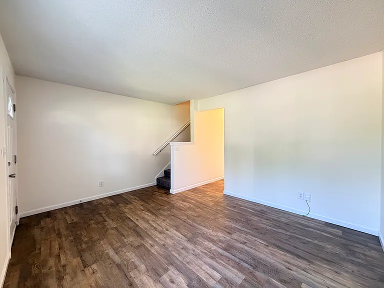 195 Lewis St #6 — Photo 2
