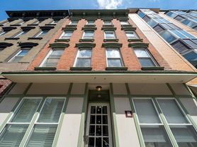 512 1st St, Hoboken, NJ