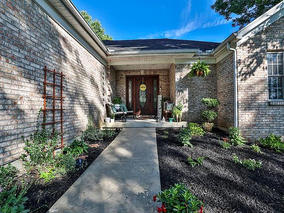 3rd image of 1774 Cove Cir E
