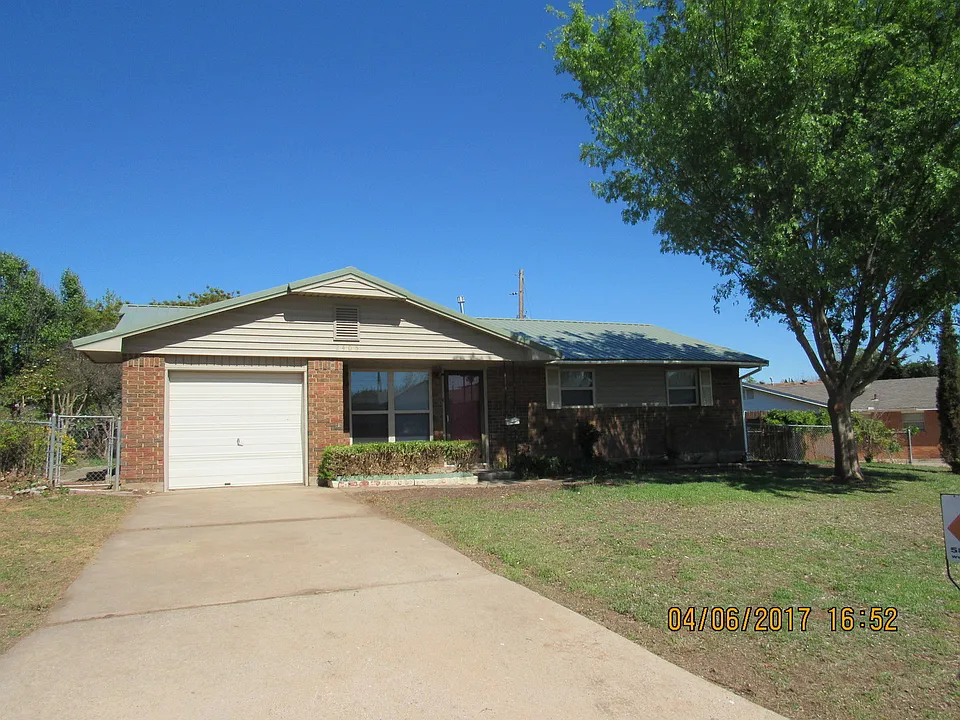 2405 NW 42nd St