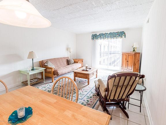 4th image of 51 Hiering Ave APT B2