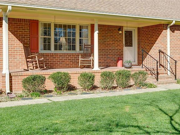 4th image of 805 Winthrope Dr