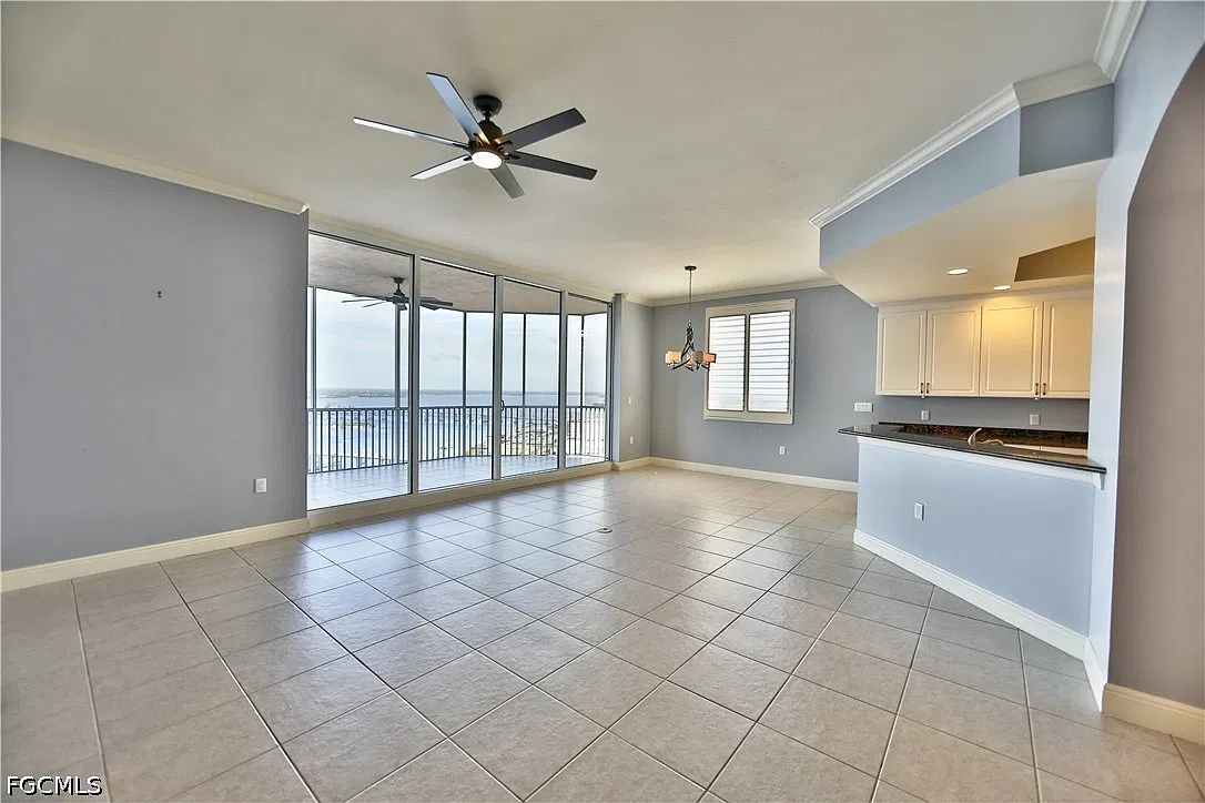 3 bed, 2.0 bath, 2230 sqft, $3,600 — Photo 4