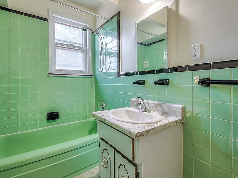 85 Greenlaw Ave — Photo 17