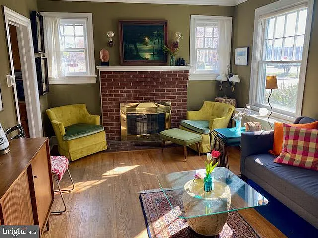 3 bed, 1.5 bath, 1018 sqft, $2,295 — Photo 4