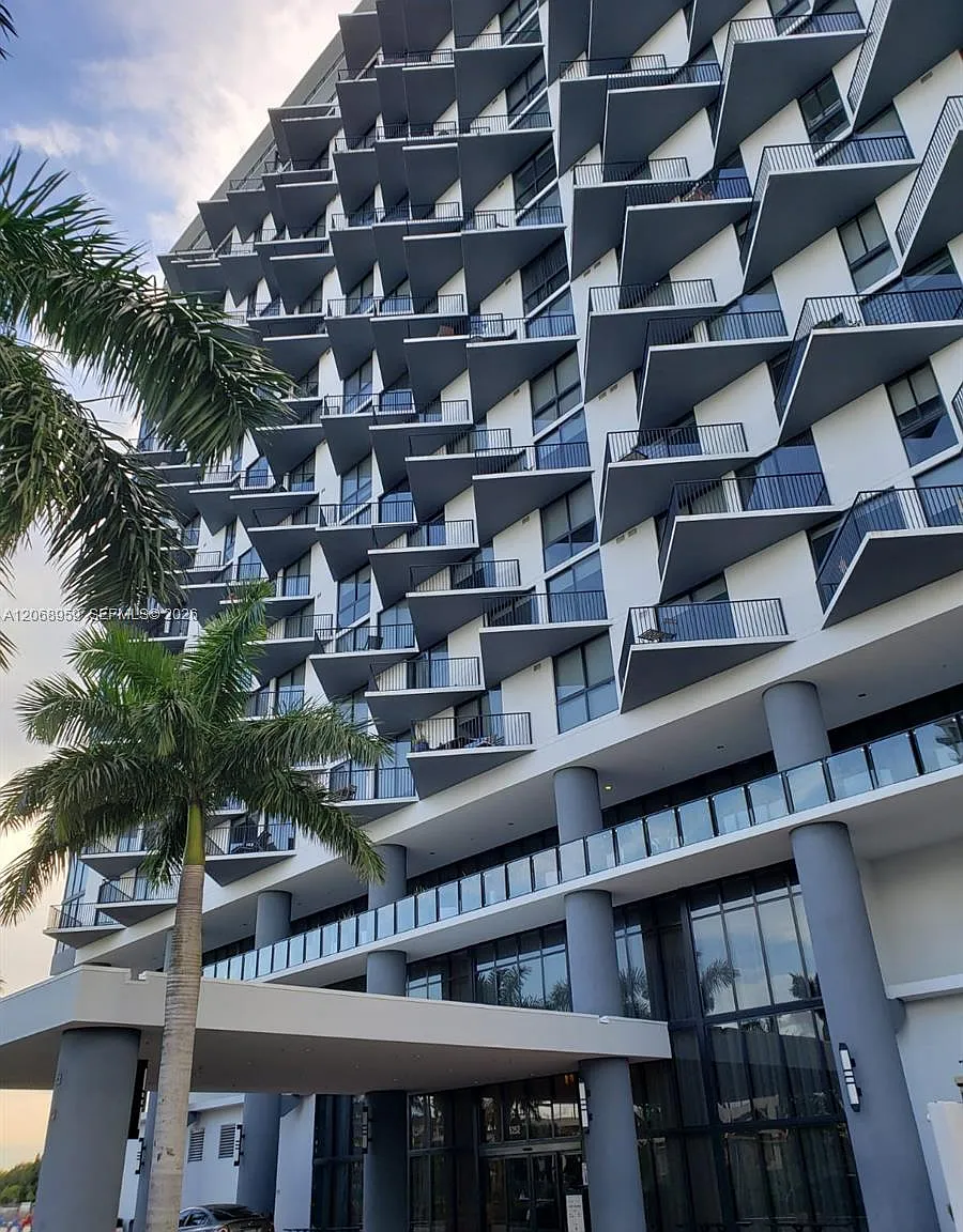 5252 Paseo Condo — Photo 1