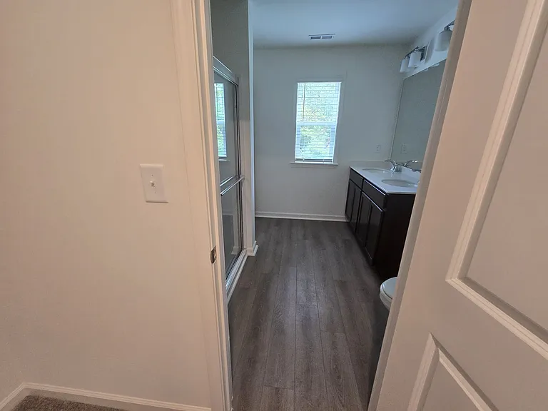 Entry into master bath