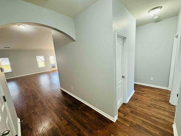 4th image of 1136 Doby Springs Dr