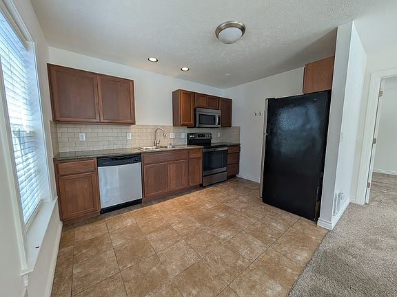 4th image of 1106 S Coeur Dalene St