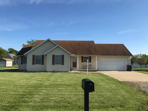 202 Hawks Ln, Broadlands, IL 61816