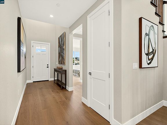 5th image of 2250 Vandeleur Dr