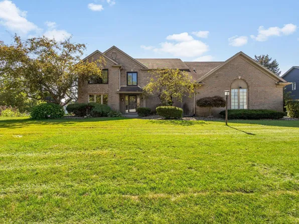 15212 Longford Dr, Granger, IN 46530