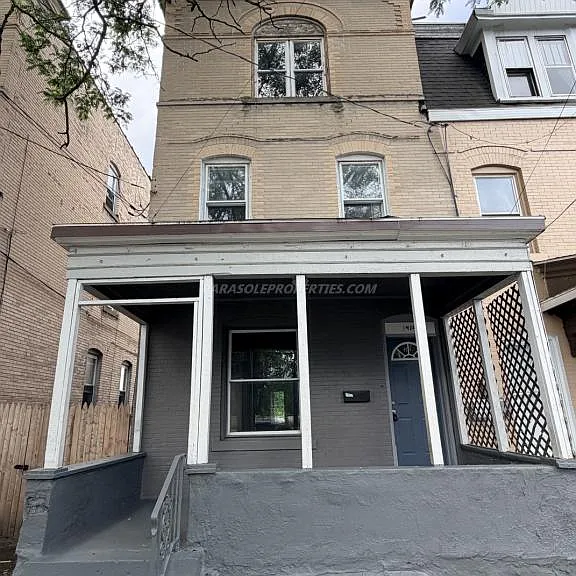 1414 Linden St — Photo 2